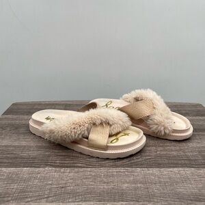 SAM Edelman pink faux fur thong/house slipper.  10